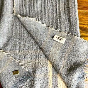 Ugg light Heather grey scarf, never worn.